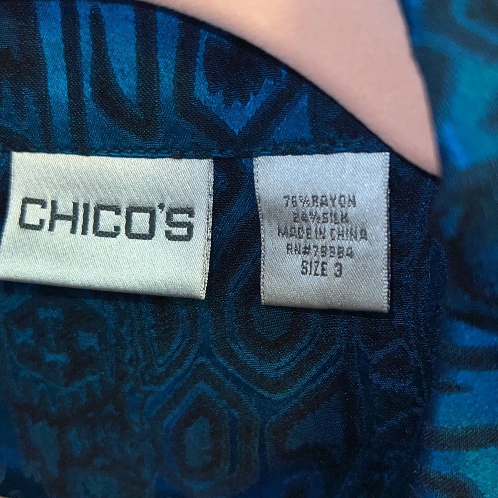 Super Pretty Chico Button Down W/Front Pockets Bl… - image 2